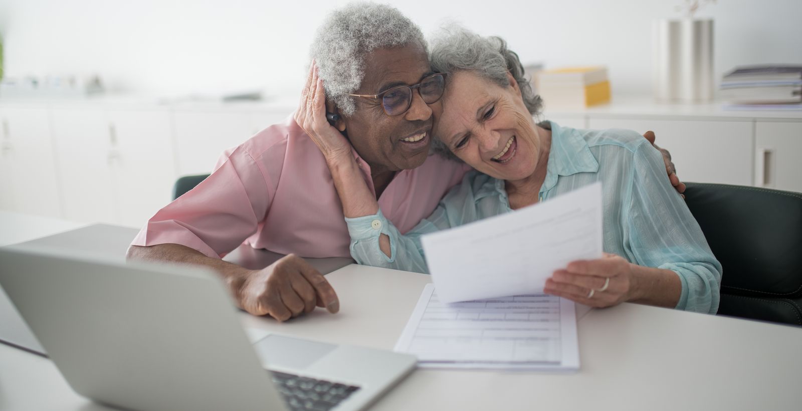 A SKAAY representative walking a client through their goal roadmap